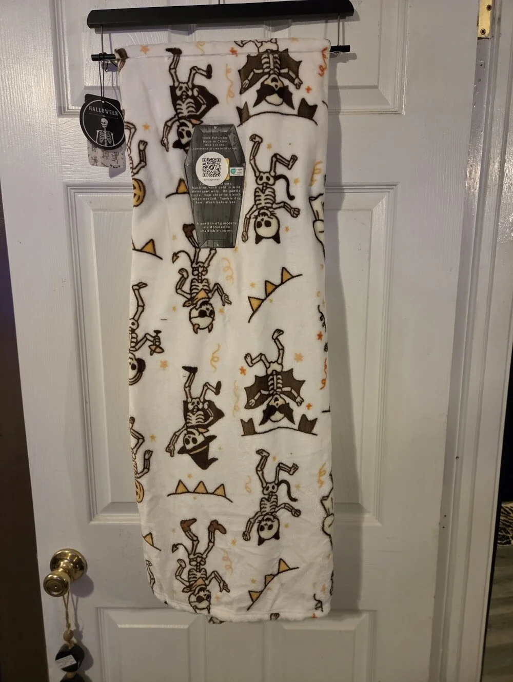 Dresssed Up NWT skeleton Plush Throw